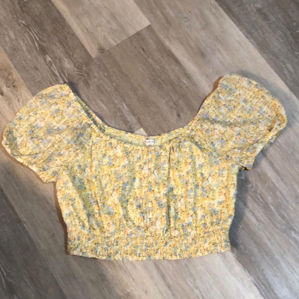 American Eagle Outfitters Off the Shoulders Top with an elastic waist.